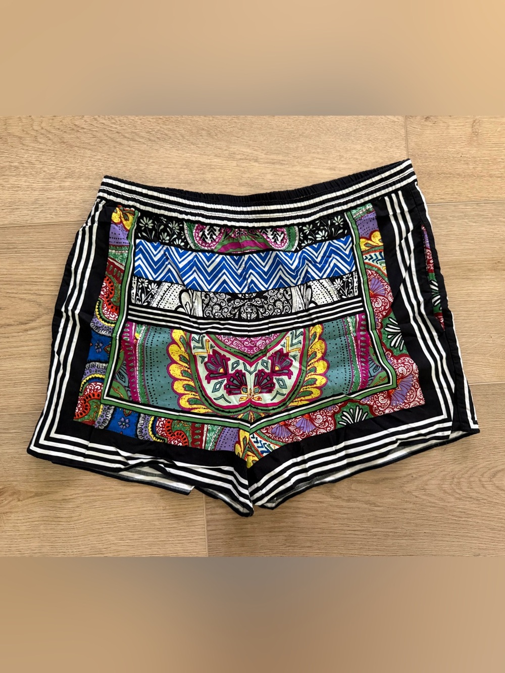ETT:TWA Anthropologie Wynnewood Mod Shorts Size M